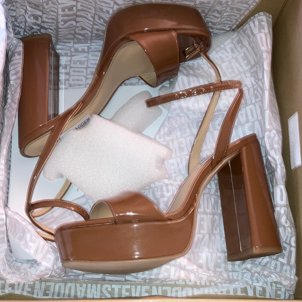 7.5 Lessa Steve Madden Cognac Patent
